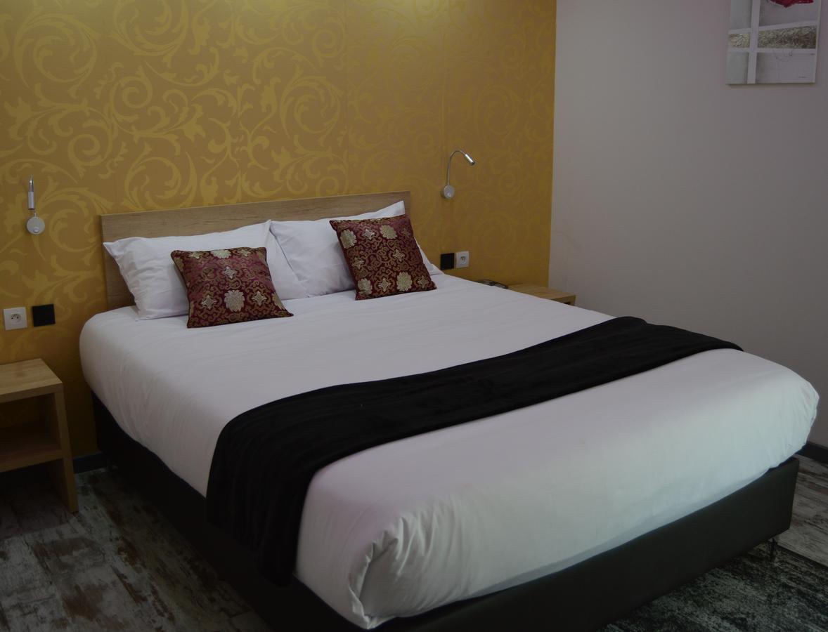 L'Hotel Du Lac Кастелжалу Екстериор снимка
