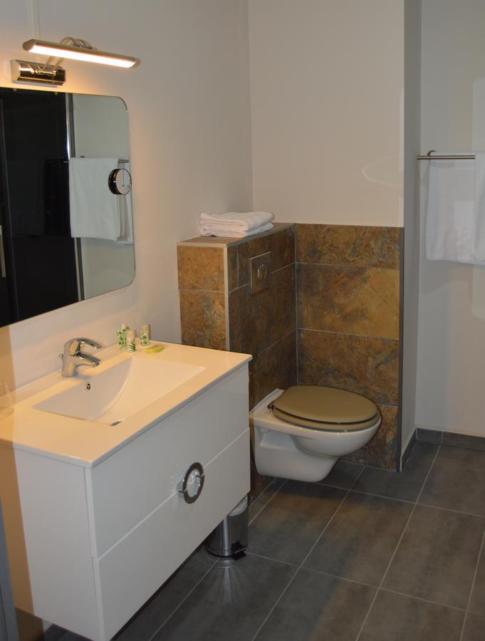 L'Hotel Du Lac Кастелжалу Екстериор снимка