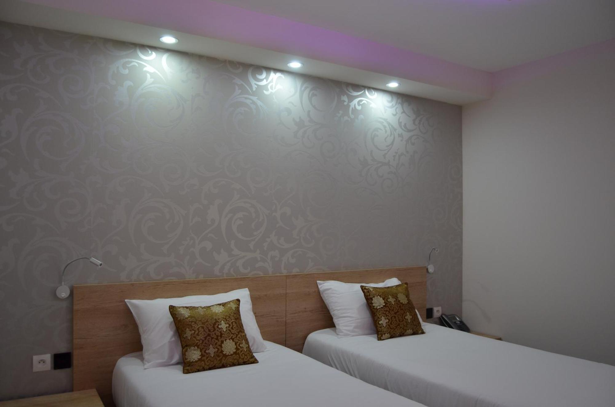 L'Hotel Du Lac Кастелжалу Екстериор снимка