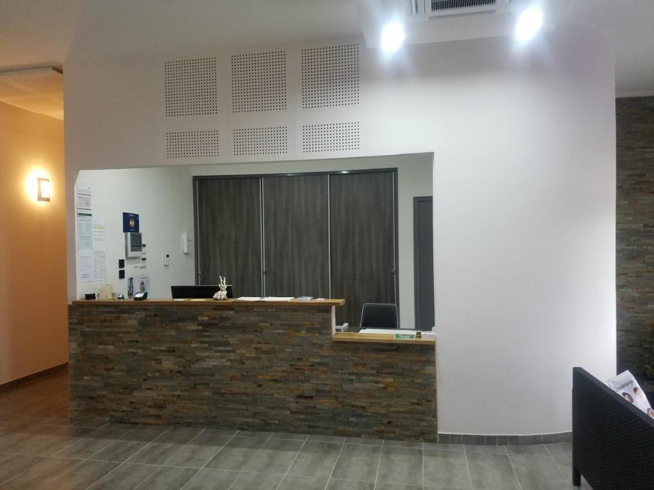 L'Hotel Du Lac Кастелжалу Екстериор снимка